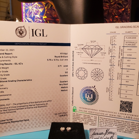 SOLD! Genuine Diamonds Earrings Set in 14kt WG - Picture 4 of 9